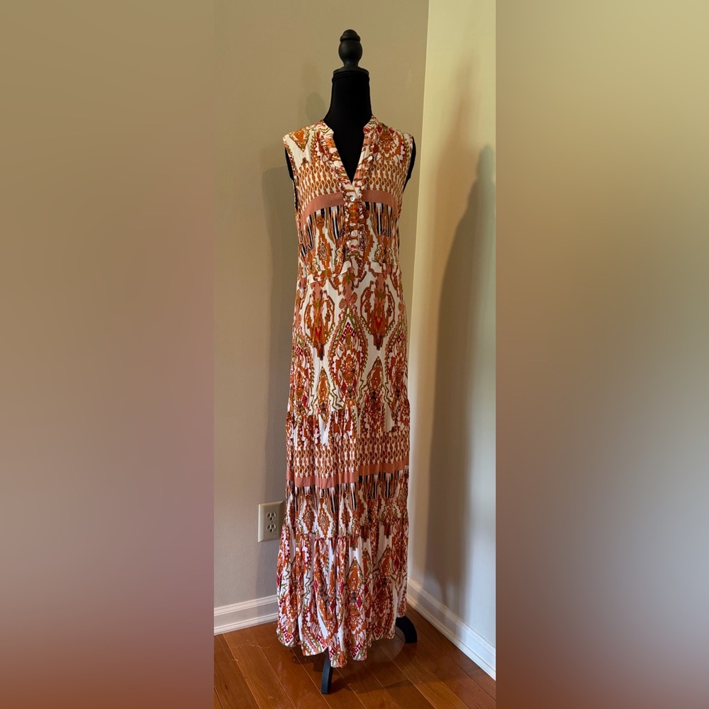 Sleeveless V-Neck Paisley Maxi Dress in Orange and White